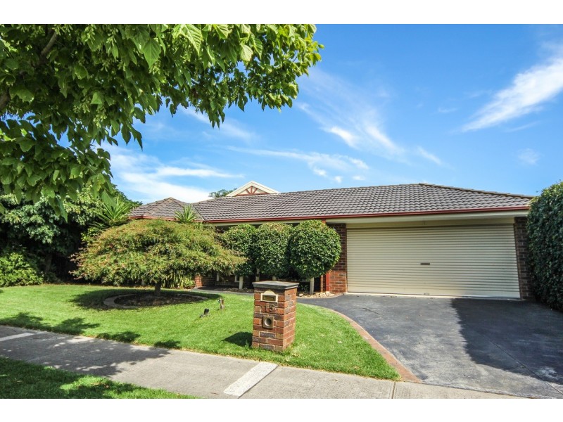 15 Riverglen Road, Berwick VIC 3806