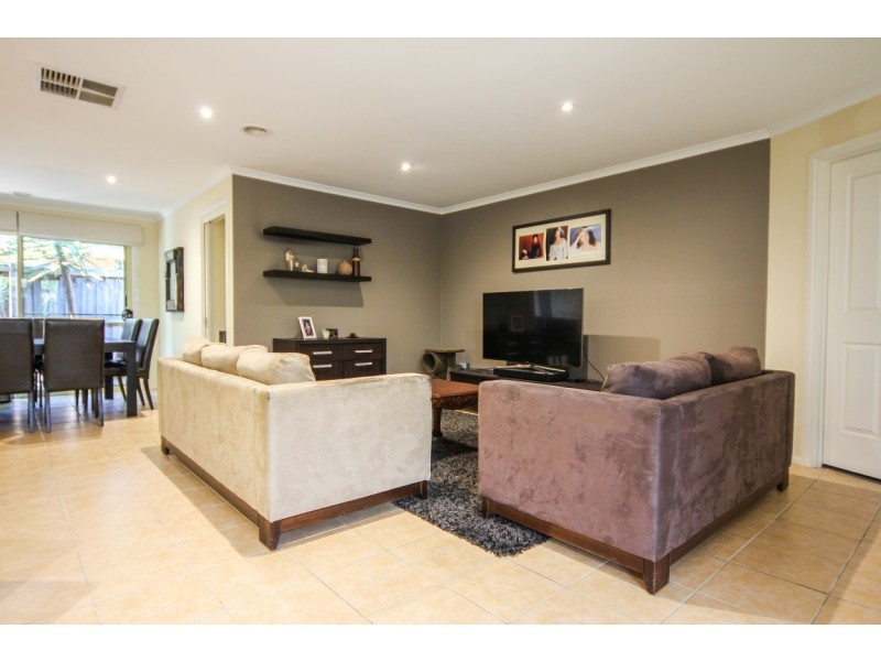 15 Riverglen Road, Berwick VIC 3806