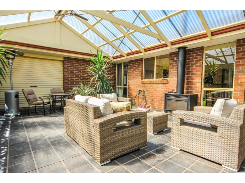 15 Riverglen Road, Berwick VIC 3806