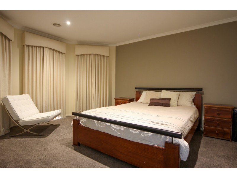 15 Riverglen Road, Berwick VIC 3806