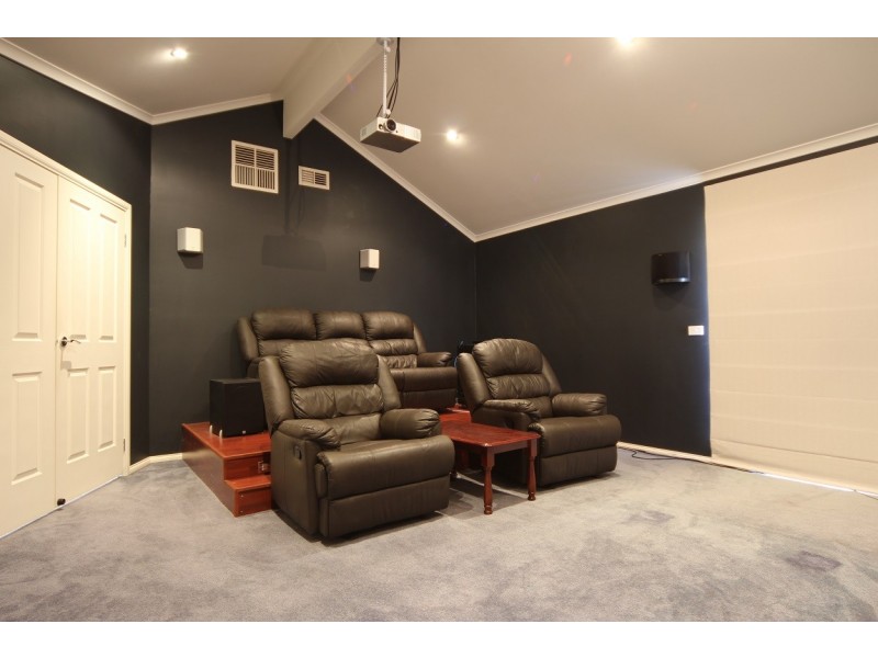 15 Riverglen Road, Berwick VIC 3806