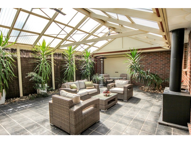 15 Riverglen Road, Berwick VIC 3806