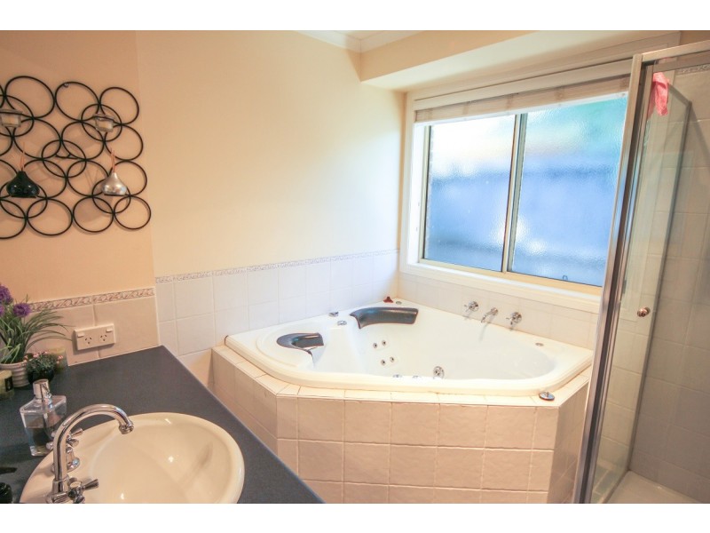 15 Riverglen Road, Berwick VIC 3806