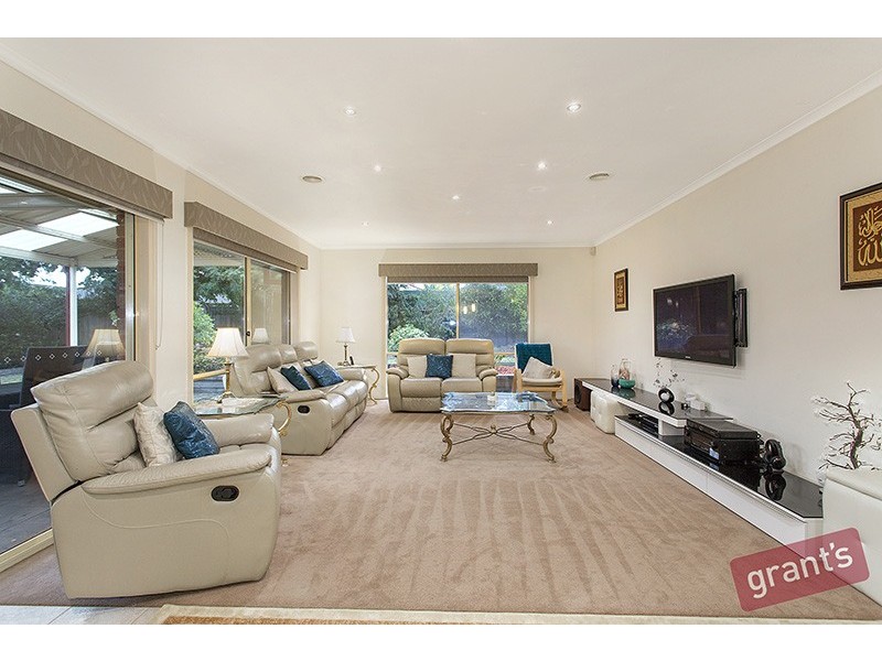 54 The Avenue, Narre Warren South VIC 3805