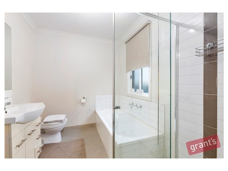 2/4 Young Road, Hallam VIC 3803