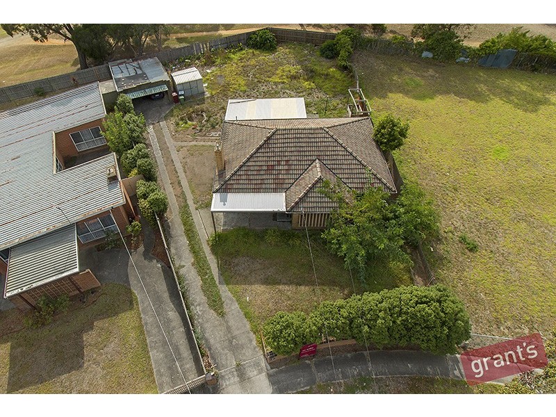 8 Edinborough Street, Hallam VIC 3803