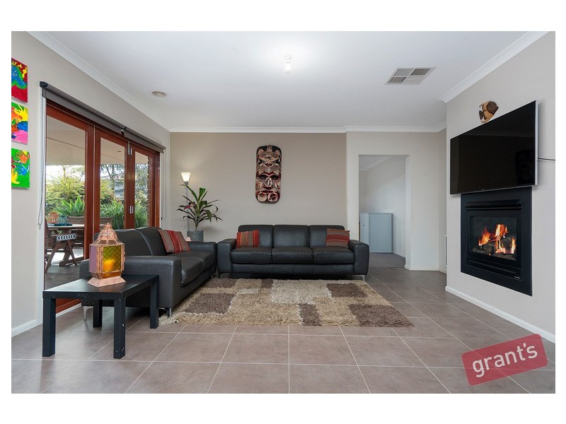 77 Bluemist Circuit, Lyndhurst VIC 3975