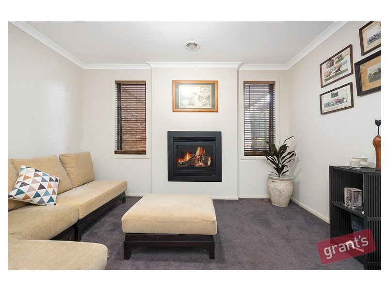77 Bluemist Circuit, Lyndhurst VIC 3975