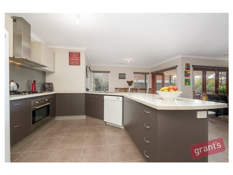 77 Bluemist Circuit, Lyndhurst VIC 3975
