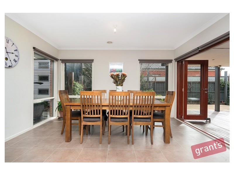 77 Bluemist Circuit, Lyndhurst VIC 3975