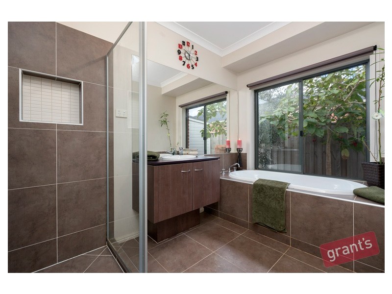77 Bluemist Circuit, Lyndhurst VIC 3975