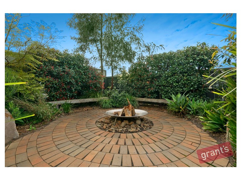 77 Bluemist Circuit, Lyndhurst VIC 3975
