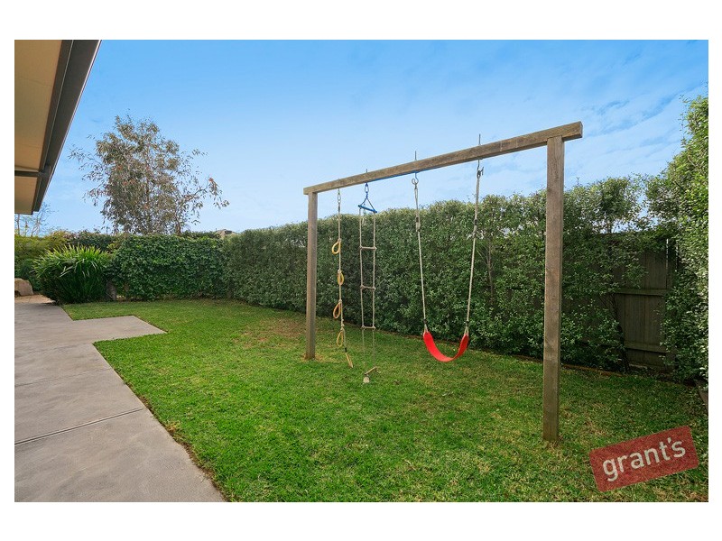 77 Bluemist Circuit, Lyndhurst VIC 3975