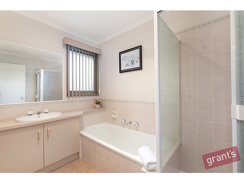 2 Jolimont Place, Narre Warren VIC 3805