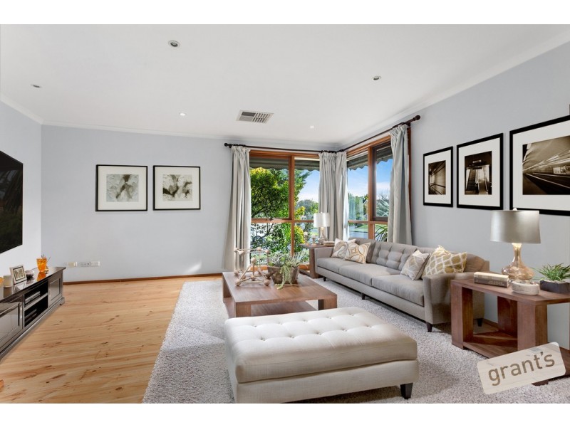 8 Barondi Avenue, Narre Warren VIC 3805