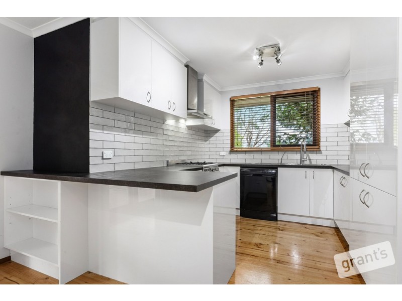 8 Barondi Avenue, Narre Warren VIC 3805