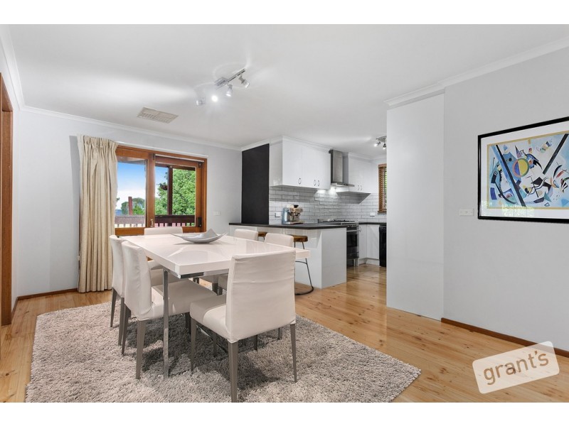 8 Barondi Avenue, Narre Warren VIC 3805