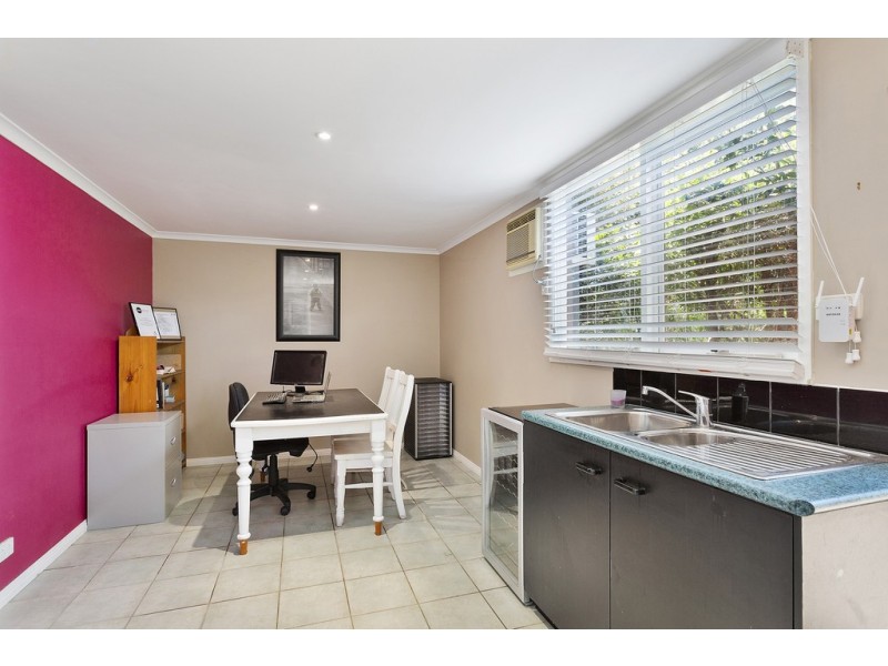 8 Barondi Avenue, Narre Warren VIC 3805