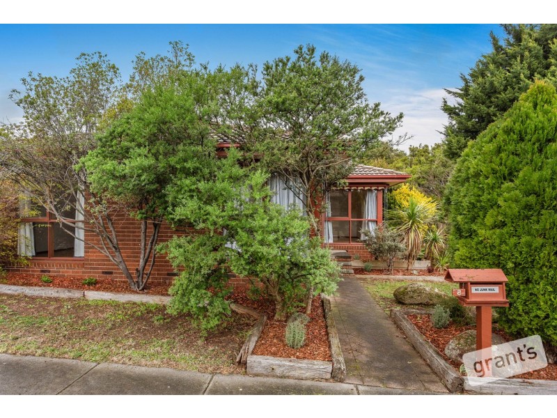 8 Barondi Avenue, Narre Warren VIC 3805
