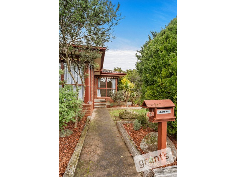 8 Barondi Avenue, Narre Warren VIC 3805