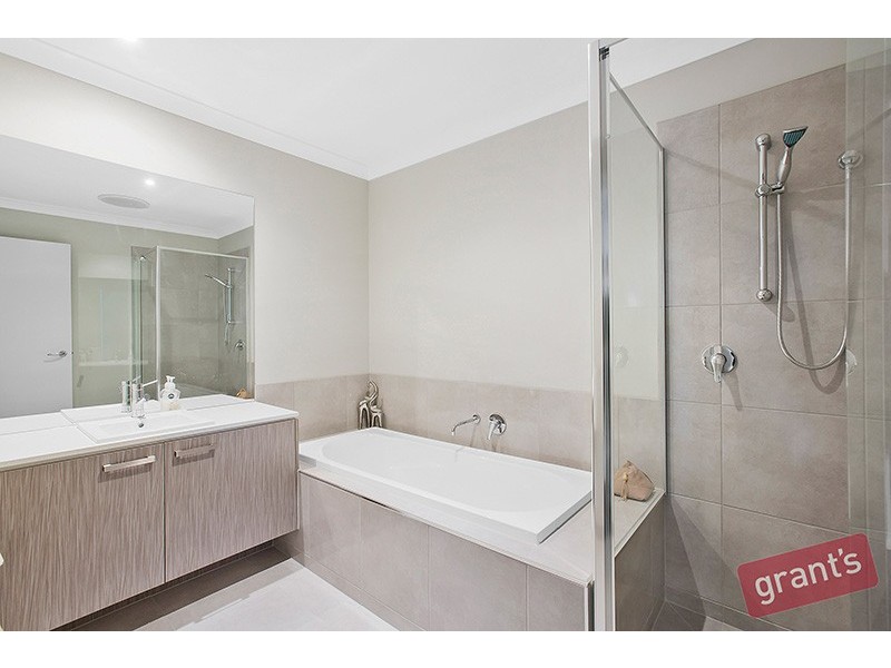 6 Old Trafford Way, Officer VIC 3809