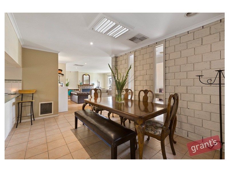 12 Earlston Square, Berwick VIC 3806