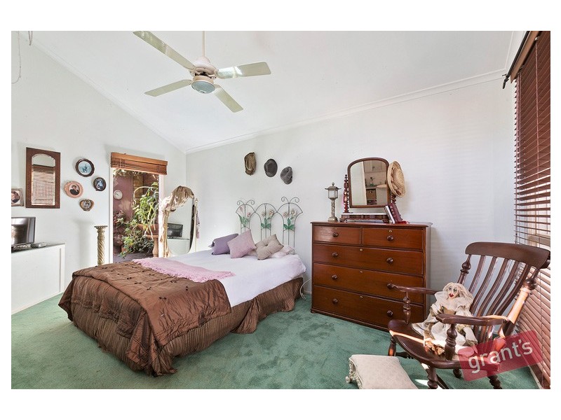 12 Earlston Square, Berwick VIC 3806