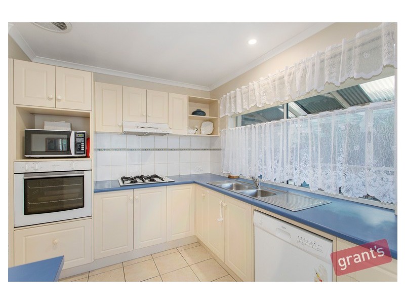 8 Feehan Crescent, Narre Warren South VIC 3805