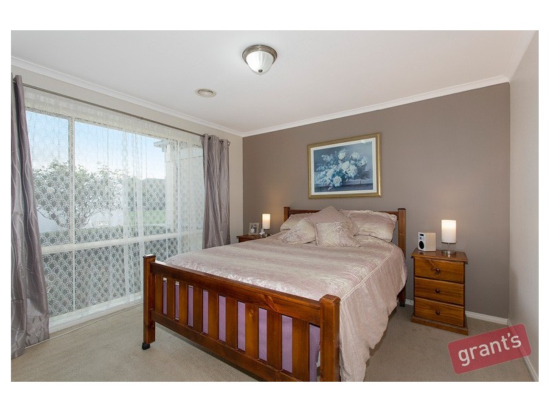 8 Feehan Crescent, Narre Warren South VIC 3805