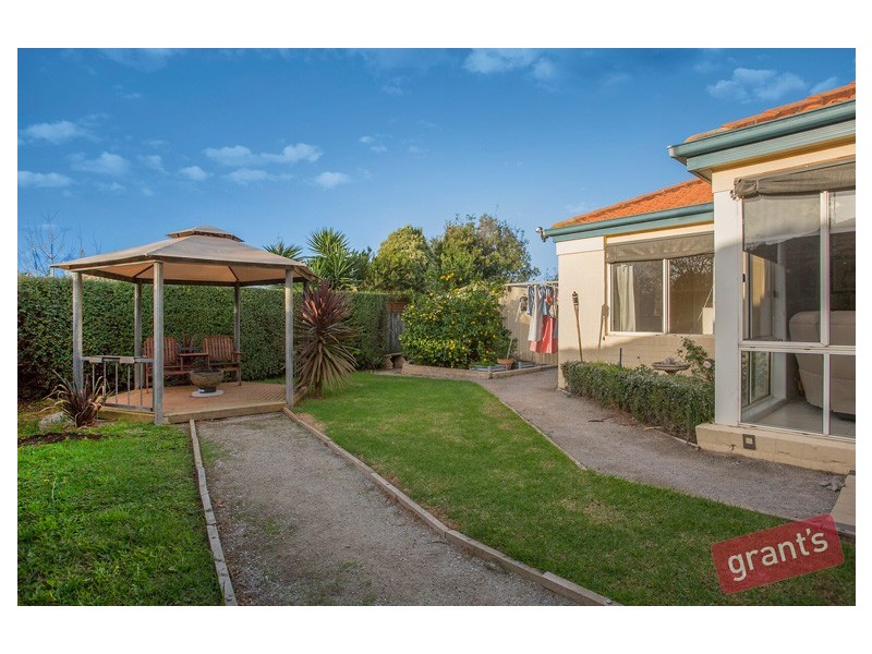 8 Feehan Crescent, Narre Warren South VIC 3805