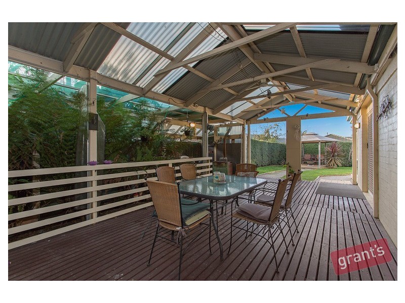 8 Feehan Crescent, Narre Warren South VIC 3805