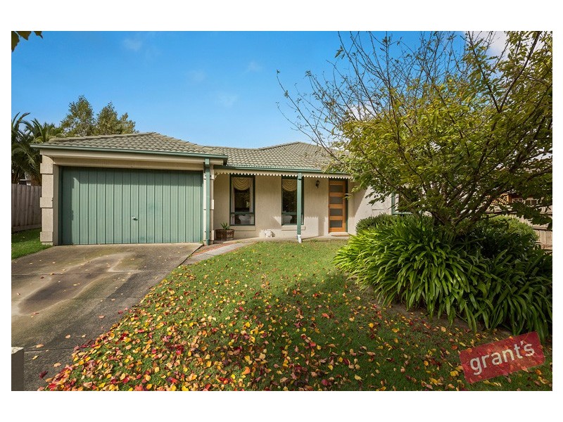 84 Oakgrove Drive, Narre Warren South VIC 3805