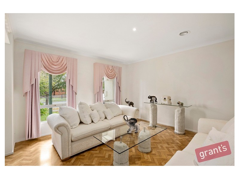 84 Oakgrove Drive, Narre Warren South VIC 3805