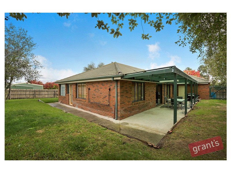 84 Oakgrove Drive, Narre Warren South VIC 3805