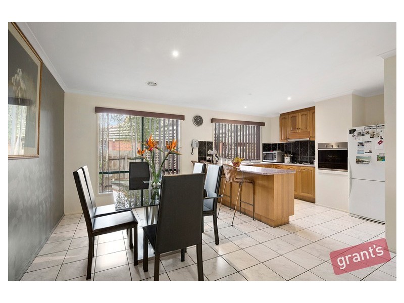 84 Oakgrove Drive, Narre Warren South VIC 3805