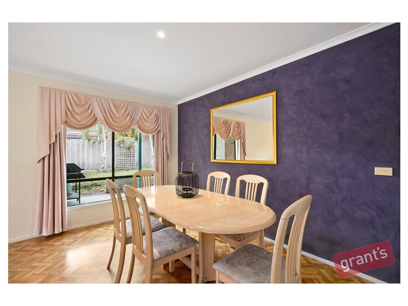 84 Oakgrove Drive, Narre Warren South VIC 3805