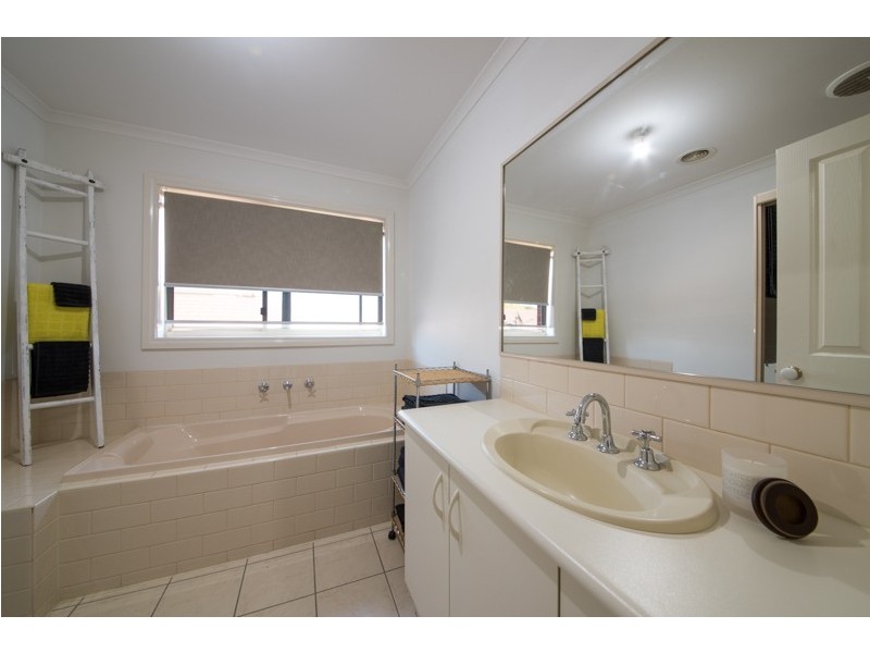 5 Normanton Place, Berwick VIC 3806