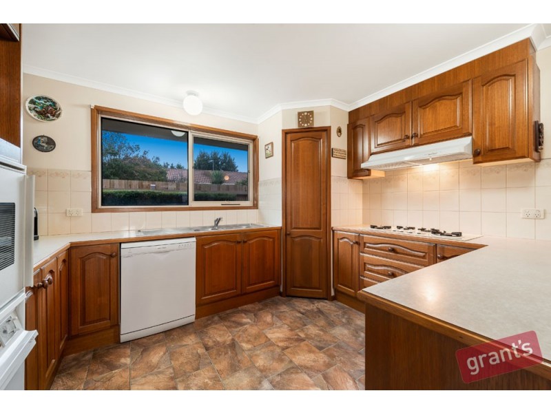 6 Cottswold Avenue, Narre Warren VIC 3805