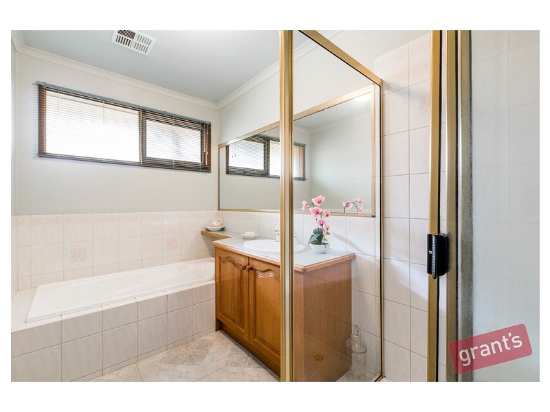 18 Dewsbury Court, Narre Warren South VIC 3805