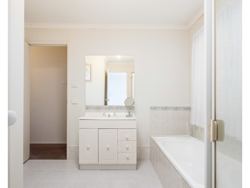 11 Menindee Terrace, Narre Warren South VIC 3805