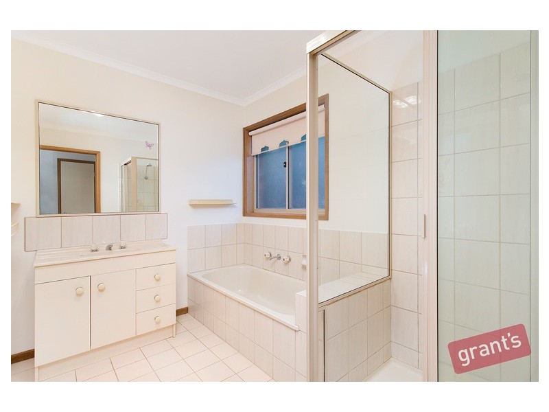 2 Kendall Drive, Narre Warren VIC 3805