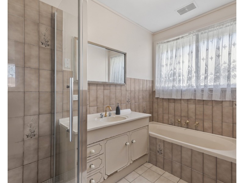 142 Karingal Drive, Frankston VIC 3199