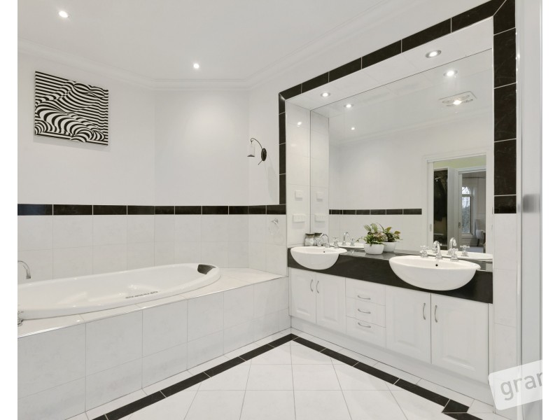 44 Moondarra Drive, Berwick VIC 3806