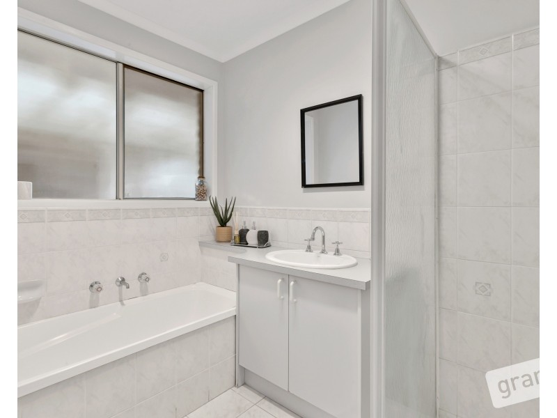 8 Forsyth Court, Cranbourne North VIC 3977