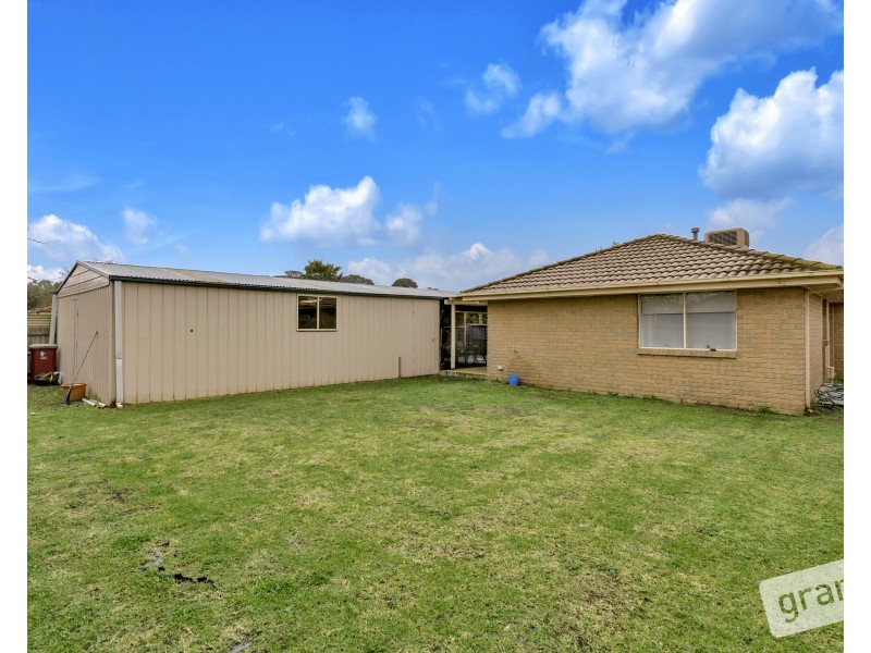 8 Forsyth Court, Cranbourne North VIC 3977