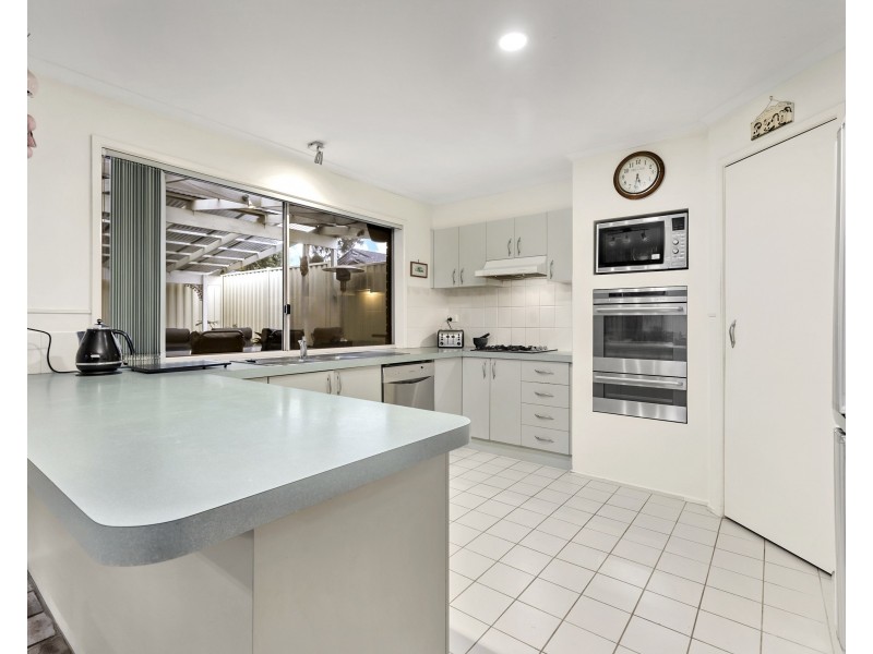 44 Lake View Drive, Narre Warren South VIC 3805