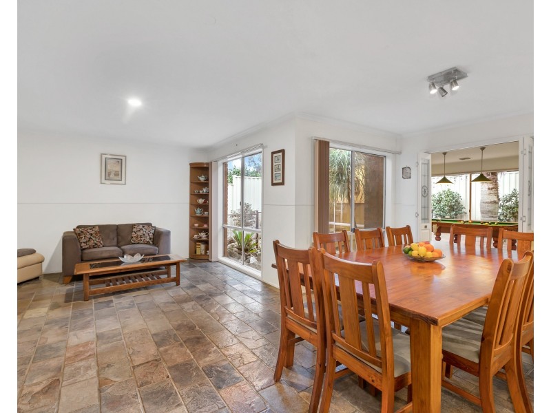 44 Lake View Drive, Narre Warren South VIC 3805