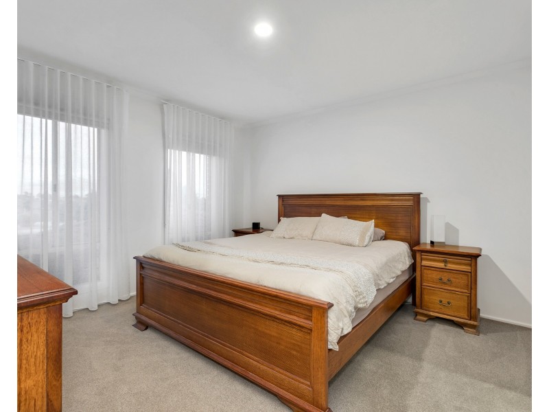 44 Lake View Drive, Narre Warren South VIC 3805