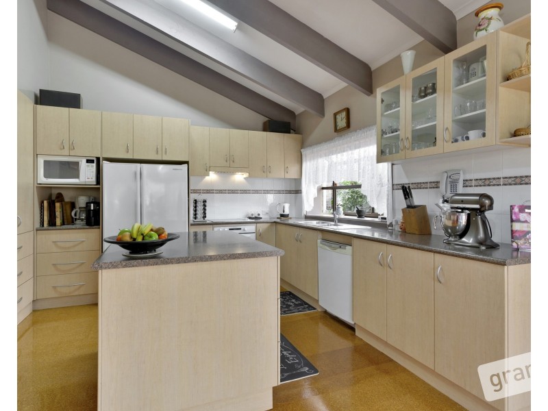 18 Fountain Drive, Narre Warren VIC 3805