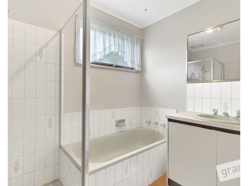 18 Fountain Drive, Narre Warren VIC 3805